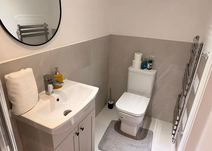 Luxury Rooms - Pick A Room - Free Parking & Kitchen Access, Near Etihad Stadium, The Coop Live & Piccadilly Station, Manchester